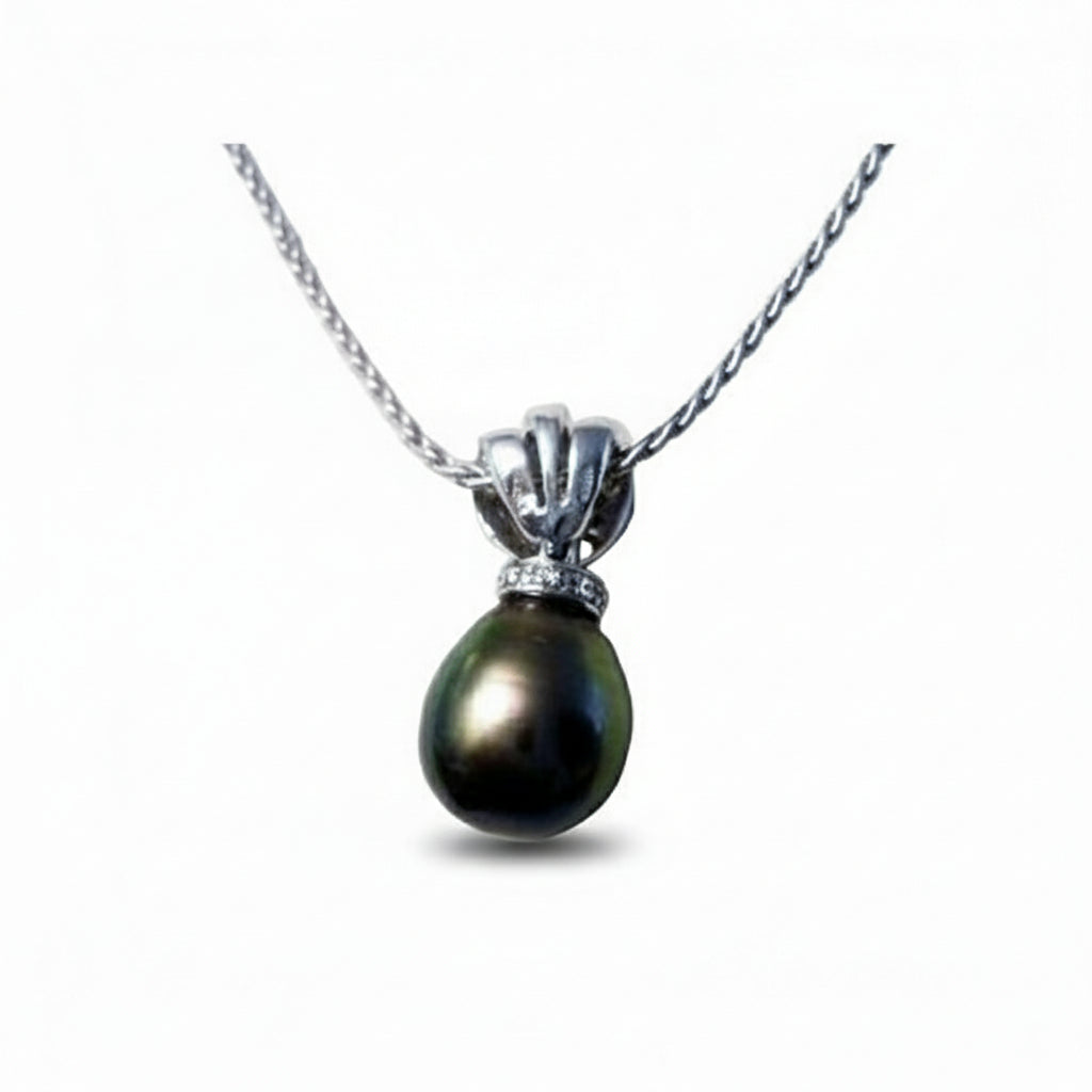 Girocollo Mikawa casa Damiani oro bianco perla grigia e diamanti.